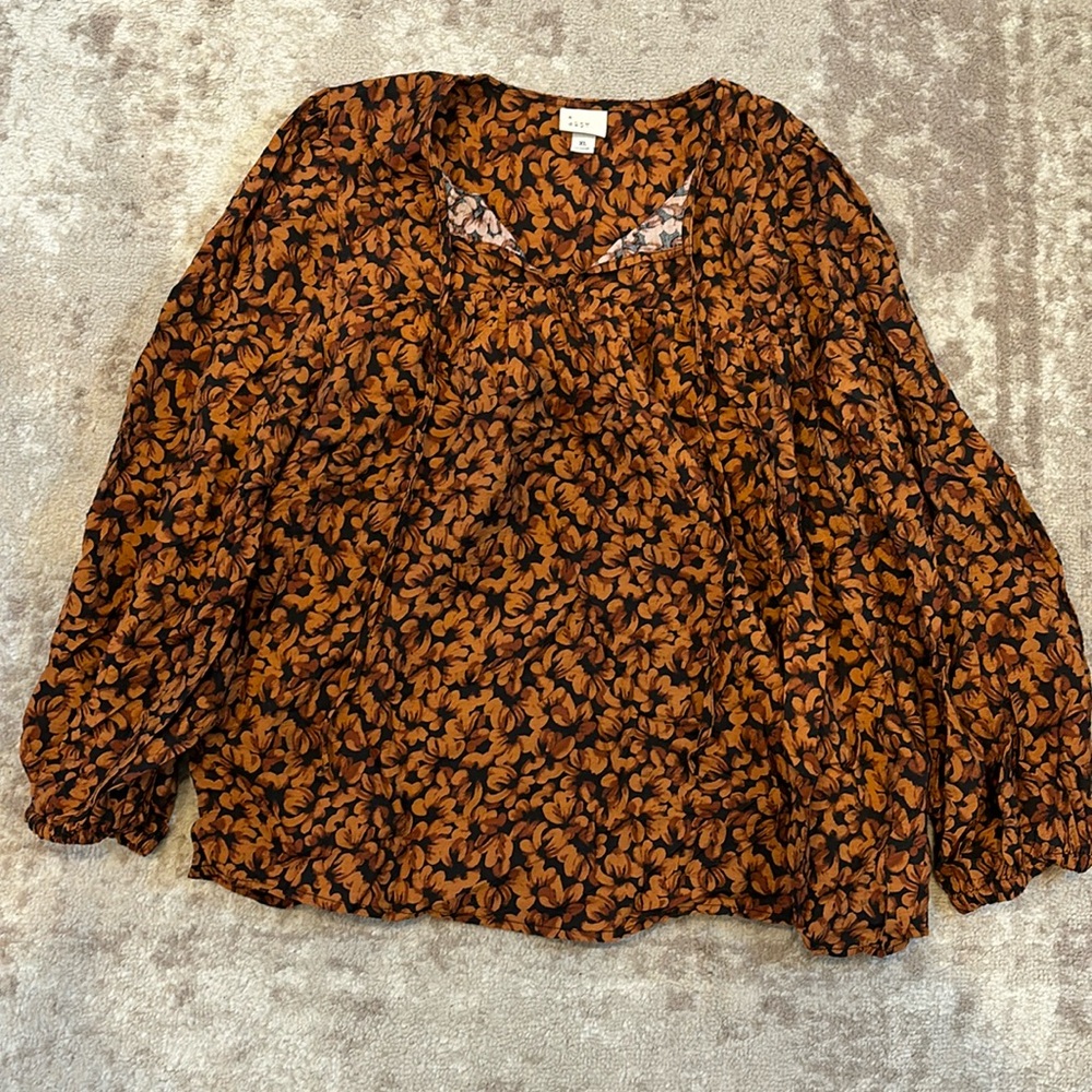3/4 cinch sleeve blouse
